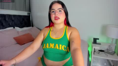 Snapshot of afrodita_grek chatting on 10.29.25 Vanessa online show from 10.29.25