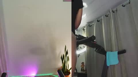 Snapshot of afrodita_p_ chatting on 09.29.25 Afrodita P online show from 09.29.25