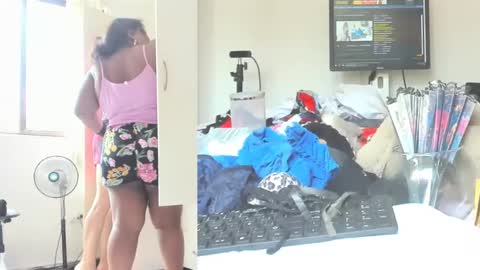 Snapshot of afroditacute16 chatting on 12.15.24 afroditacute16 online show from 12.15.24