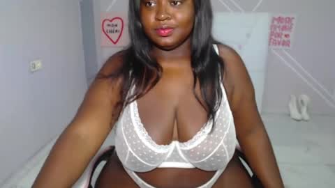 Snapshot of afroditaebano chatting on 07.27.26 afroditaebano online show from 07.27.26