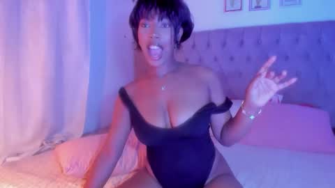 Snapshot of afrogoddes chatting on 10.10.25 afrogoddes online show from 10.10.25