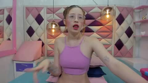 Snapshot of agata_01_ chatting on 03.08.25 Ana online show from 03.08.25