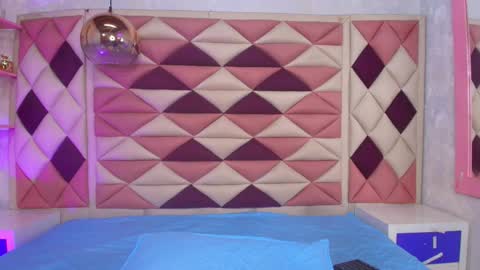 Snapshot of agata_01_ chatting on 10.29.25 Ana online show from 10.29.25