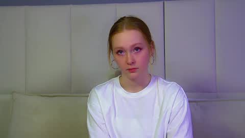 Snapshot of agatafoxley chatting on 04.28.26 AgataFoxley online show from 04.28.26
