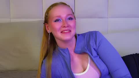 Snapshot of agatafoxley chatting on 04.29.26 AgataFoxley online show from 04.29.26