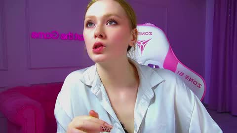 Snapshot of agatafoxley chatting on 05.12.26 AgataFoxley online show from 05.12.26