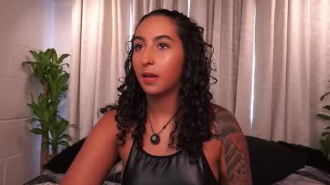 Snapshot of agatha_collinss chatting on 11.21.25 Val inst agatha clls online show from 11.21.25