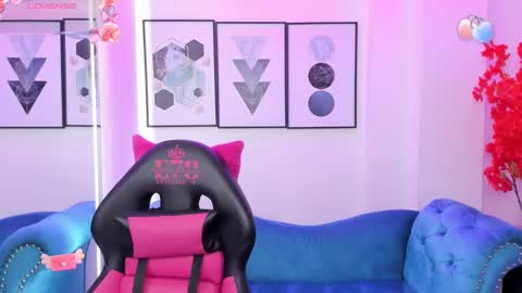 Snapshot of agatha_luxx chatting on 03.08.25 Agatha online show from 03.08.25