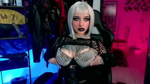 Snapshot of agathamoonn chatting on 05.16.26 Agatha Fox online show from 05.16.26