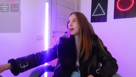 Snapshot of agelina_summer chatting on 09.25.25 Agelina Lilly Laura online show from 09.25.25