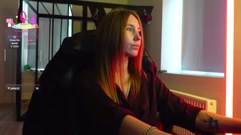 Snapshot of agelina_summer chatting on 10.12.25 Agelina Lilly Laura online show from 10.12.25