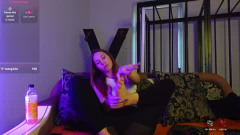 Snapshot of agelina_summer chatting on 10.25.25 Agelina Lilly Laura online show from 10.25.25