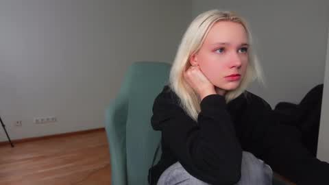 Agelina Lilly Laura online show from 04.17.26