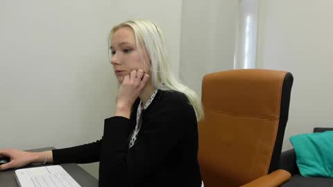 Agelina Lilly Laura online show from 04.26.26