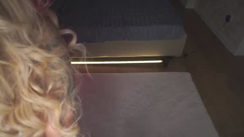 Snapshot of agent_blonde chatting on 11.15.25 May online show from 11.15.25