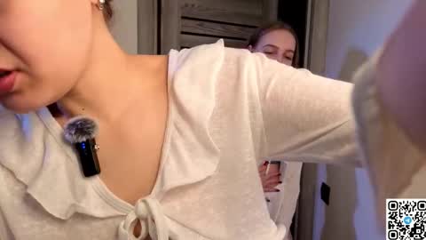 Monica and Bella online show from 02.26.26