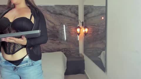 Snapshot of agnes_02 chatting on 10.18.25 agnes_02 online show from 10.18.25