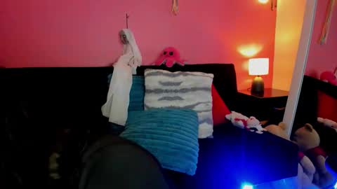  ines  online show from 10.15.25