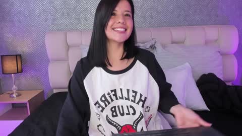 Snapshot of ah_mara chatting on 01.27.25 Ahmara online show from 01.27.25