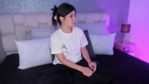 Snapshot of ah_mara chatting on 02.13.25 Ahmara online show from 02.13.25