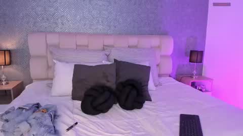 Snapshot of ah_mara chatting on 02.22.25 Ahmara online show from 02.22.25