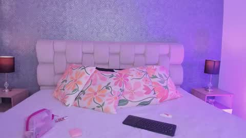 Snapshot of ah_mara chatting on 09.15.25 Ahmara online show from 09.15.25