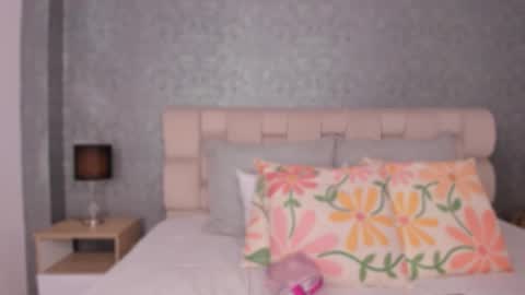 Snapshot of ah_mara chatting on 09.18.25 Ahmara online show from 09.18.25