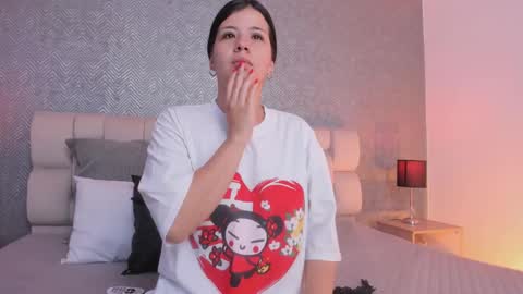 Snapshot of ah_mara chatting on 09.24.25 Ahmara online show from 09.24.25