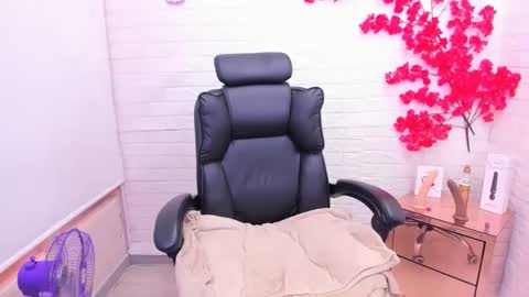 Snapshot of ahisha09 chatting on 11.07.25 Ahisha online show from 11.07.25