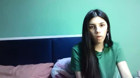Snapshot of ahotkitty18 chatting on 01.01.25 Selena online show from 01.01.25