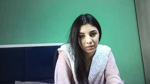 Snapshot of ahotkitty18 chatting on 01.06.25 Selena online show from 01.06.25