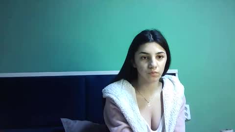 Snapshot of ahotkitty18 chatting on 01.07.25 Selena online show from 01.07.25