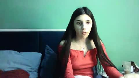 Snapshot of ahotkitty18 chatting on 01.12.25 Selena online show from 01.12.25