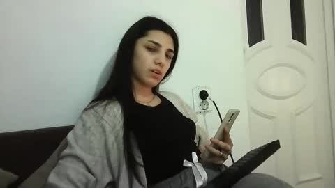 Snapshot of ahotkitty18 chatting on 01.23.25 Selena online show from 01.23.25