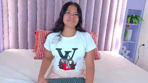 Snapshot of ahslyevans__ chatting on 07.16.26 AHSLY online show from 07.16.26