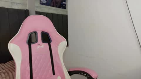 Snapshot of aida_princess chatting on 10.30.25 Aida online show from 10.30.25