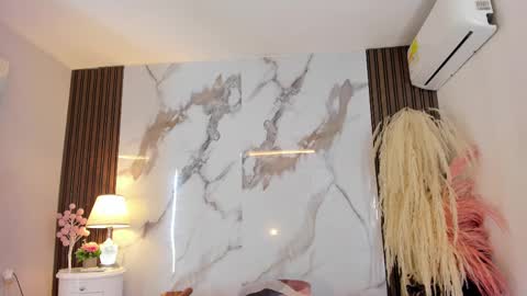 Snapshot of aidaadams chatting on 02.11.25 Aida online show from 02.11.25