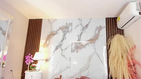 Snapshot of aidaadams chatting on 02.12.25 Aida online show from 02.12.25