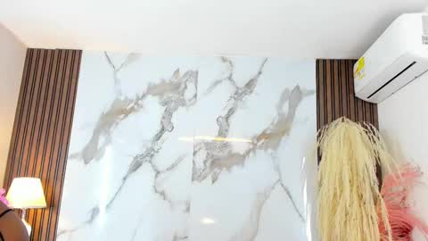 Snapshot of aidaadams chatting on 02.15.25 Aida online show from 02.15.25