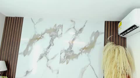 Snapshot of aidaadams chatting on 03.09.25 Aida online show from 03.09.25