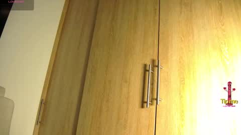 Snapshot of aidaadams chatting on 10.08.25 Aida online show from 10.08.25