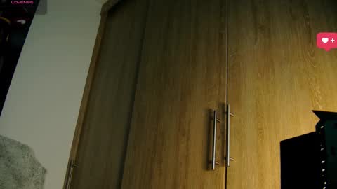 Snapshot of aidaadams chatting on 10.10.25 Aida online show from 10.10.25