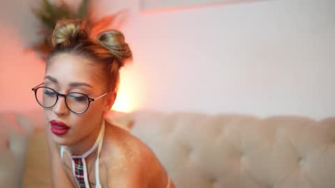 Snapshot of aileenaxa chatting on 10.05.25 Aileen online show from 10.05.25