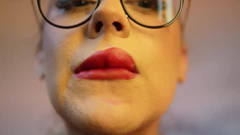 Snapshot of aileenaxa chatting on 10.10.25 Aileen online show from 10.10.25