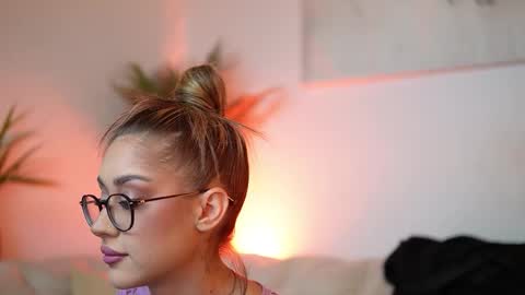 Snapshot of aileenaxa chatting on 10.13.25 Aileen online show from 10.13.25