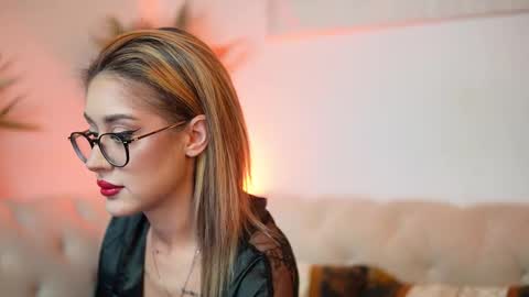 Snapshot of aileenaxa chatting on 10.19.25 Aileen online show from 10.19.25