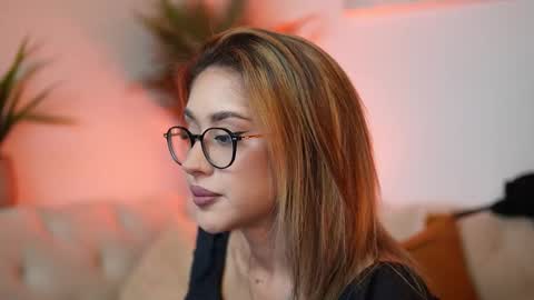 Snapshot of aileenaxa chatting on 10.23.25 Aileen online show from 10.23.25