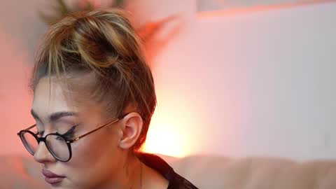 Snapshot of aileenaxa chatting on 10.24.25 Aileen online show from 10.24.25