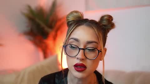 Snapshot of aileenaxa chatting on 10.26.25 Aileen online show from 10.26.25