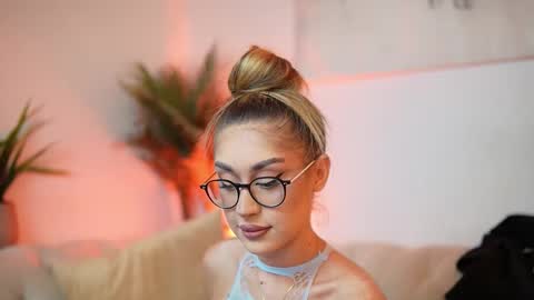 Snapshot of aileenaxa chatting on 10.28.25 Aileen online show from 10.28.25